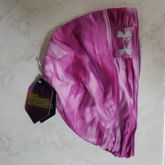 Women's UNDER ARMOUR Coldgear Infrared Magenta Shock Beanie - Picture 2 of 7